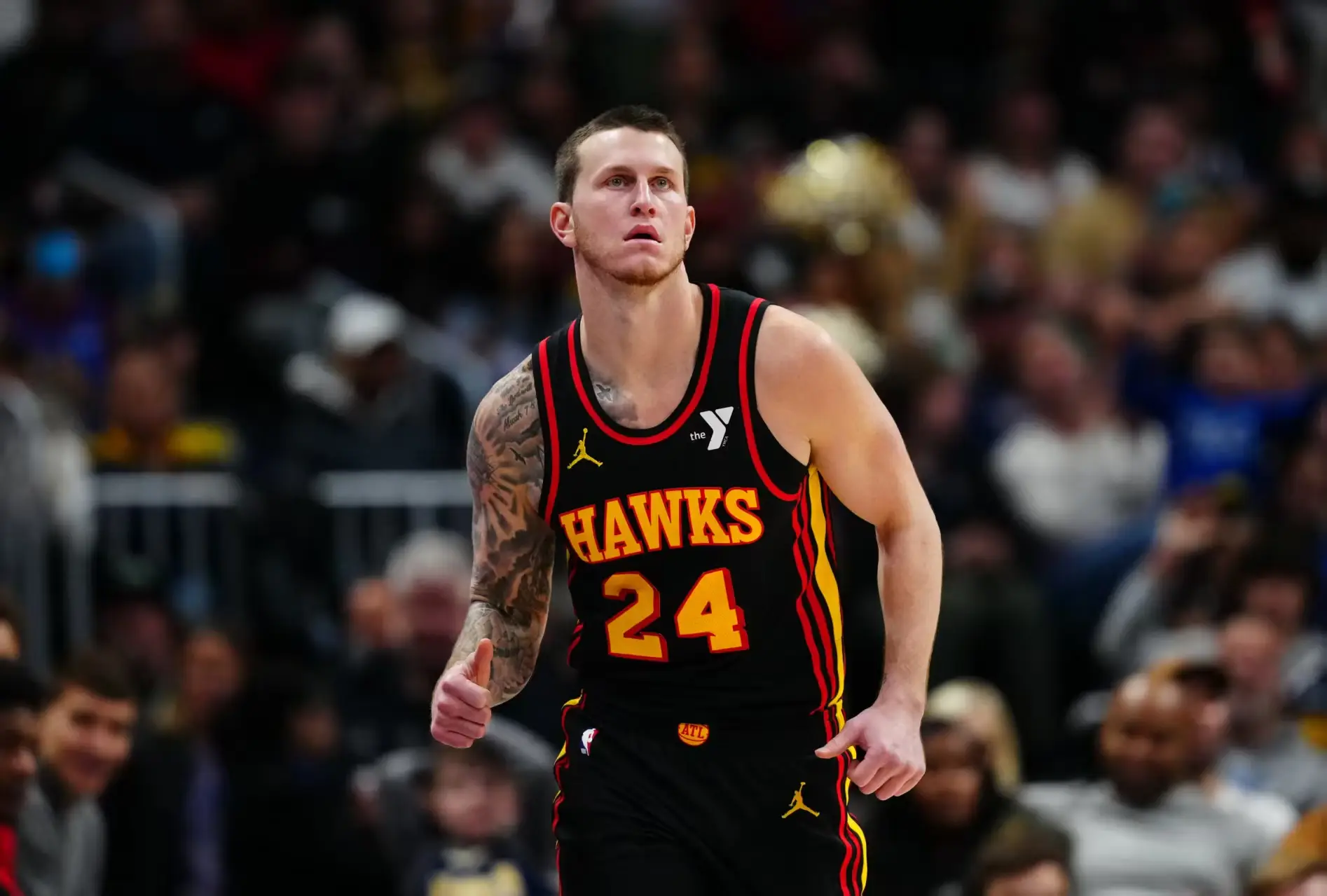 NBA 休赛期多队动态聚焦：湖人补强遇挫，快船积极推进，浓眉伤情添忧，尼克斯两签补阵