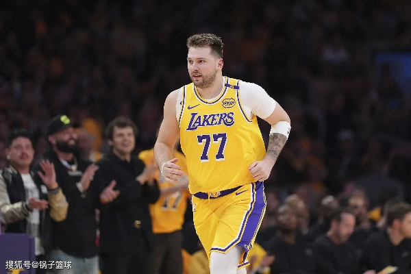 詹姆斯 38+6+7 全能掌舵 里夫斯复出砍 24 分 湖人多点开花送黄蜂 3 连败