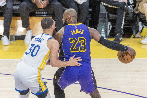 22 分封神 + 盘活全队！35 岁库里逆境狂飙三项历史第一，勇士大胜续命西部卡位战