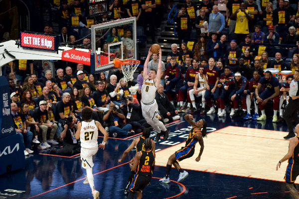 21+11 破局！威少率国王 20 分大逆转 约基奇 44+13 空砍 八连败终终结