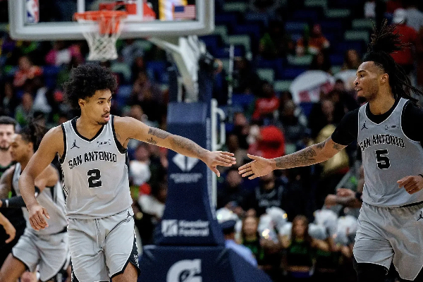 1410 万购房坐实离队！里奇保罗操盘交易，雄鹿弃全明星后卫开启重建