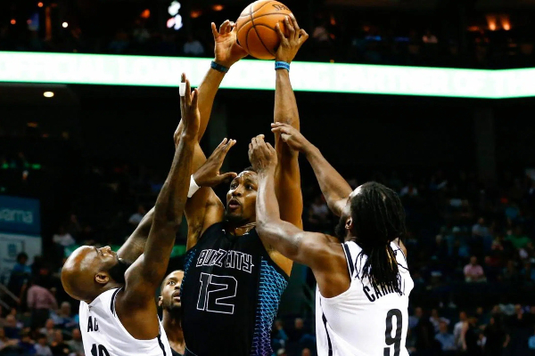 角色球员集体暴走！篮网 9 人上双 45 分屠雄鹿 刷新赛季最强逆袭剧本