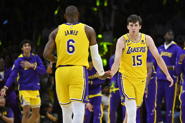 押注草根！湖人放弃巨星豪赌，落选秀撑起豪门复兴脊梁