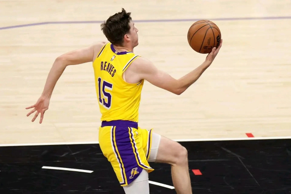 3300 万打水漂 + 核心伤停！湖人后卫线崩盘实录，佩林卡亲手葬送詹眉争冠窗口期