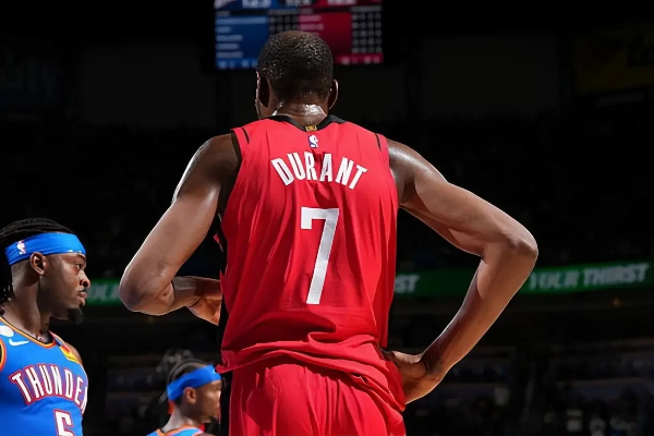  火箭拒交易后卫引博弈，重建之路藏风险？杜兰特孤勇难挽颓势